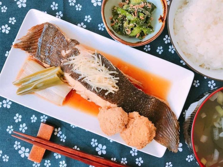 献立 レンジでカレイの煮つけ＊副菜。にんじんしりしりとお味噌汁