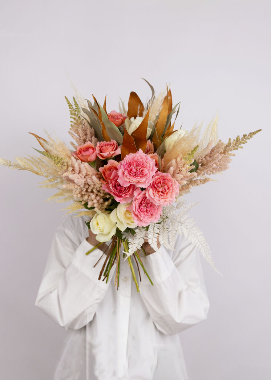 クラッチブーケ10選♡トレンド&おしゃれなウェディングブーケとは? 今週のスタスナ omotte magazine fromANNIVERSAIRE記念日にまつわるマガジン