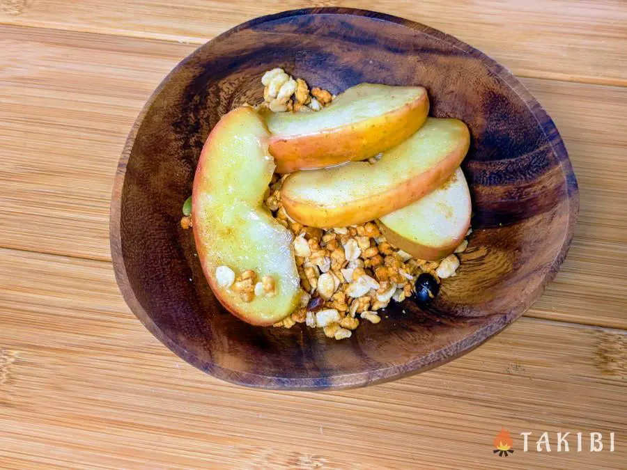 冬キャンプに！焚き火で焼きりんごを作ろうくらシェア