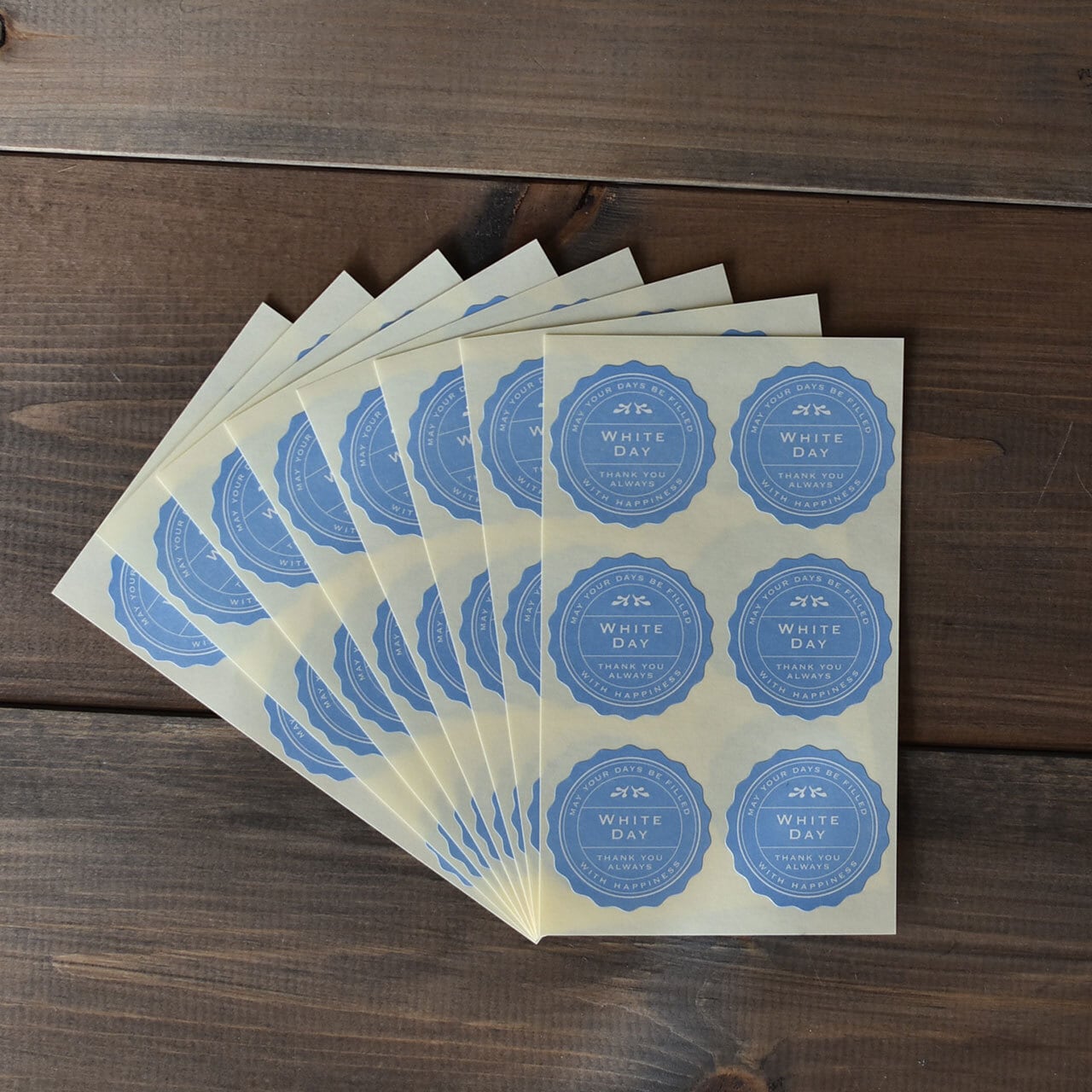 ホワイトデーが近いので、ラッピングギフトを制作中。 ⁡ ⁡ ご希望のお客様には、ホワイトデーのシールを貼る事が出来ます。 ⁡ ⁡𝗅𝖺𝗓𝗋𝗒 らずりー𝗉â𝗍𝗂𝗌𝗌𝖾𝗋𝗂𝖾𝗅𝖺𝗓𝗋𝗒ケーキ 刈谷ケーキ カフェ 刈谷カフェスイーツ ホールケーキ焼き菓子 ラッピング