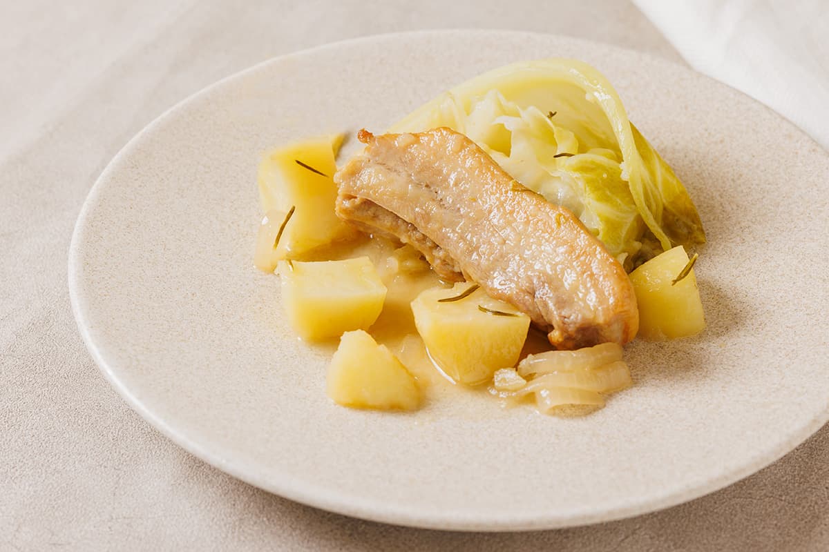 豚バラの赤ワイン煮フレンチバル ランタン・ルージュ