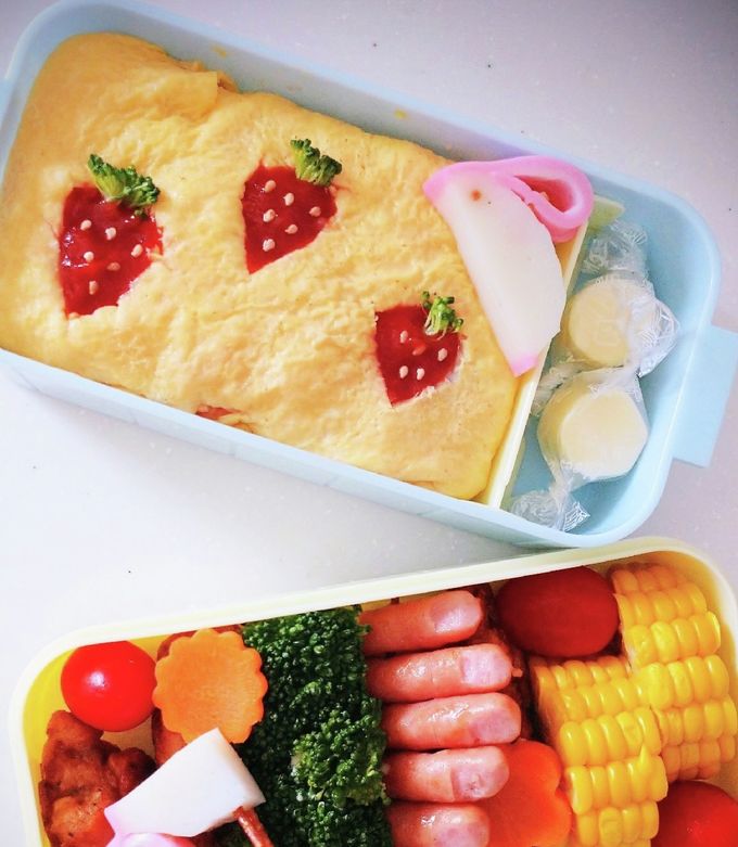 子供が大好き💕 オムライスdeポムポムプリン🍮✨ . オムライスを作って 余った卵の切れ端でお耳をON👆 .いつものお弁当が一層可愛く仕上がりますよ🥰 . @osatomey .4yuuuお弁当お弁当の詰め方弁当おべんとう記録おにぎり弁当昼ごはんランチおうち