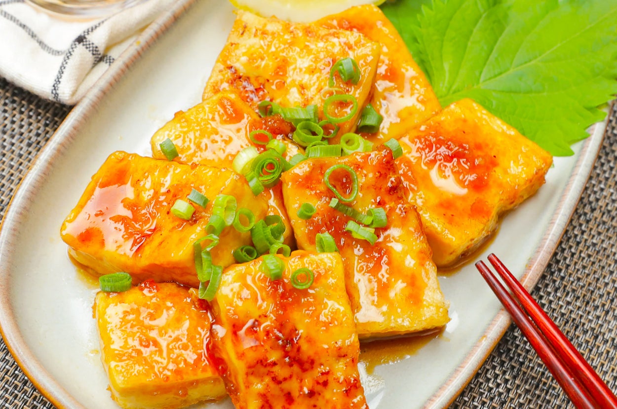 冷奴の可能性は無限大！ 「おかずにも、おつまみにもなる冷奴のレシピ」を 料理研究家の小林まさみさんに教えていただきました。暑い日が続きますが、超簡単にもう1品が叶います！ ぜひお試しください🙌2025.07.20「 スーさん、コレいいよ！」より生活は踊る