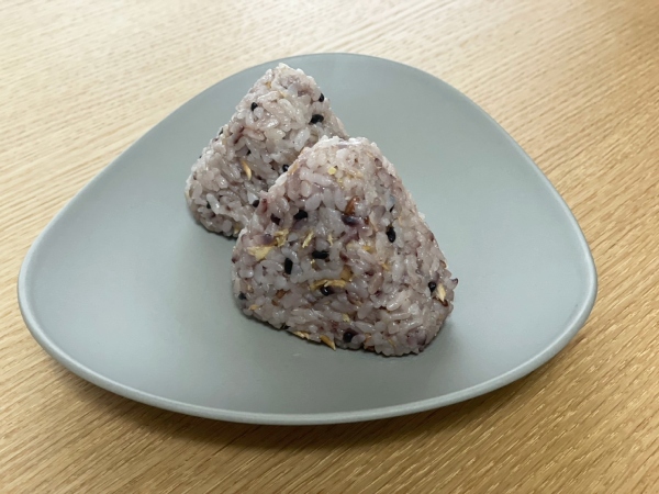 無印良品に冷凍食品があるって知ってた? 人気ランキング1位「もち麦ごはんの枝豆塩昆布おにぎり」の実力はロケットニュース24