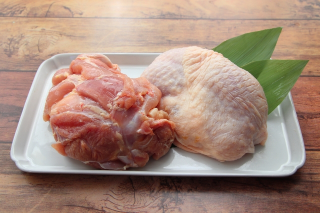ひと手間でおいしさアップ♪ 鶏もも肉・鶏むね肉の下ごしらえ方法 - macaroni