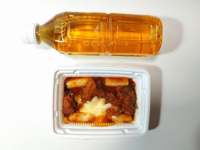 コンビニ新商品 『ファミチキ』を使った初の公式弁当発売！ 『おっとっと』のコラボアイス