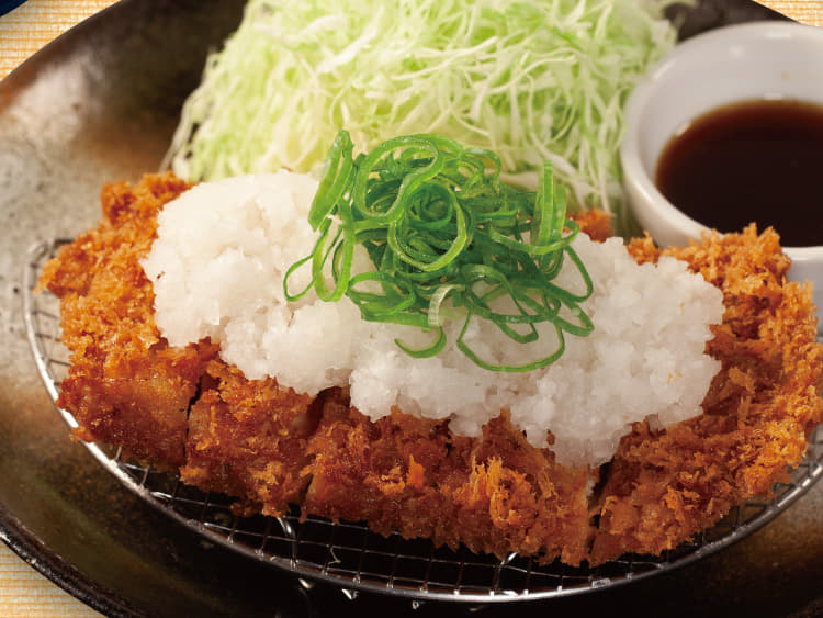 揚げずに絶品✨お肉やわらか！ ,チキンカツのみぞれ煮,過去レシピです☺️ささみでもOK！ , 我が家の愛されまくりレシピ。,フライパンひとつでできます🍳, ., いやカツにしてからさらに煮る⁉️, なんて絶対無理💦, 煮るのに揚げる意味ってなに😭,と思われると思いますが、, これはひと口食べたらわかります😇✨, ., むね肉はやわらかいし、, 大根おろしのつゆが染みジュワ〜ッ🤤,