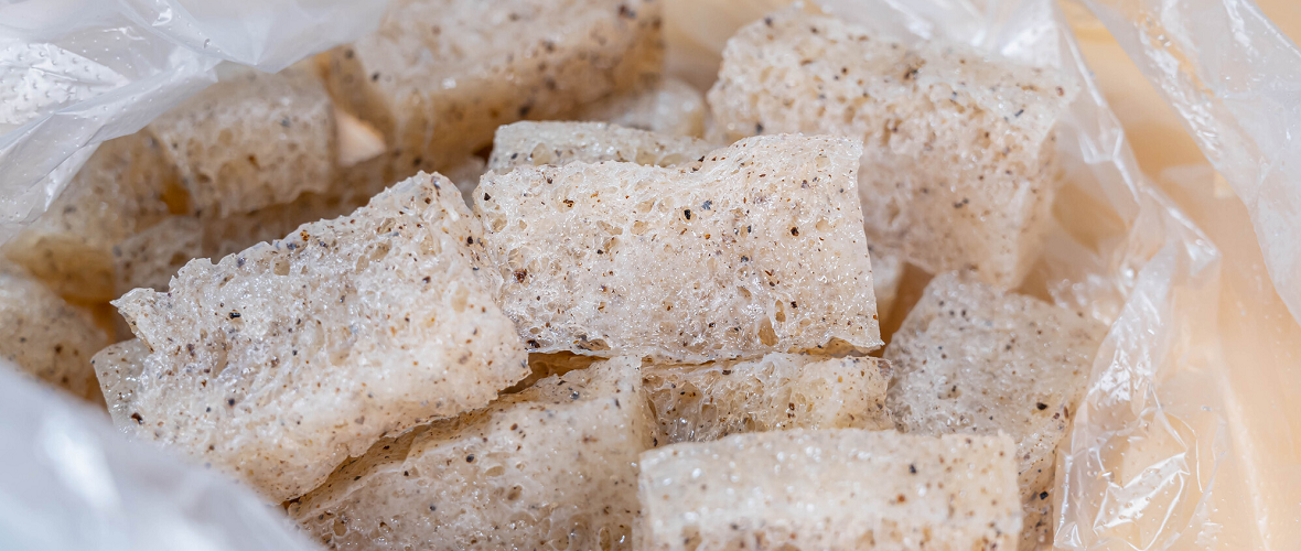 こんにゃくの急速冷凍テスト こんにちは！今回は、こんにゃくのご紹介です。 冷凍保存にむいていない食材の代表格の一つである、こんにゃく。こんゼロイチゼロ株式会社 急速冷凍、急速冷凍機販売、冷凍販売の相談