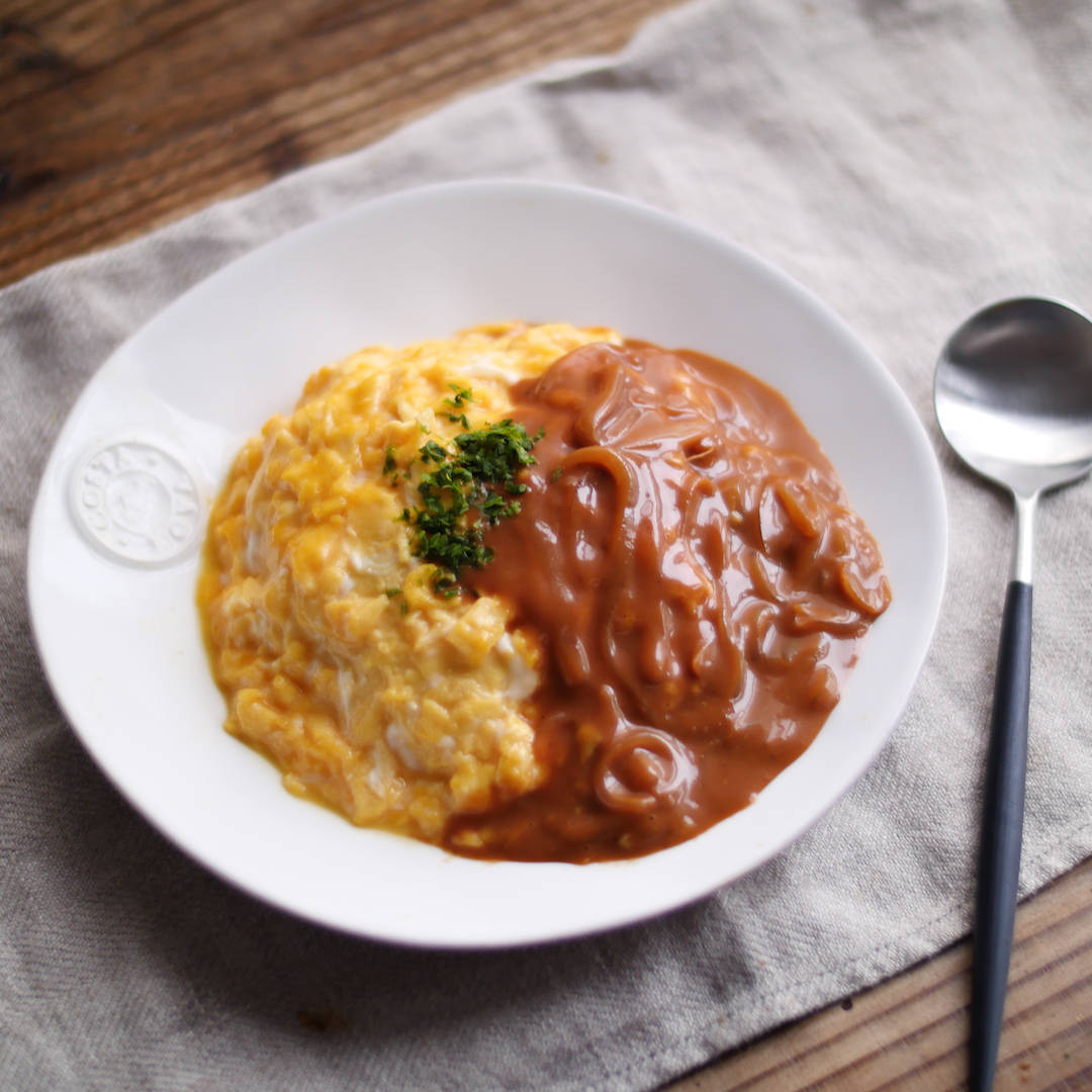 ペットウォーターボトル 犬 350ml ペット用 水飲み器 散歩 給水ボトル おやつケース 水筒 携帯 水 ホルダー 水飲み 器 こぼれ ない 餌給水器 おしゃれ 給水機