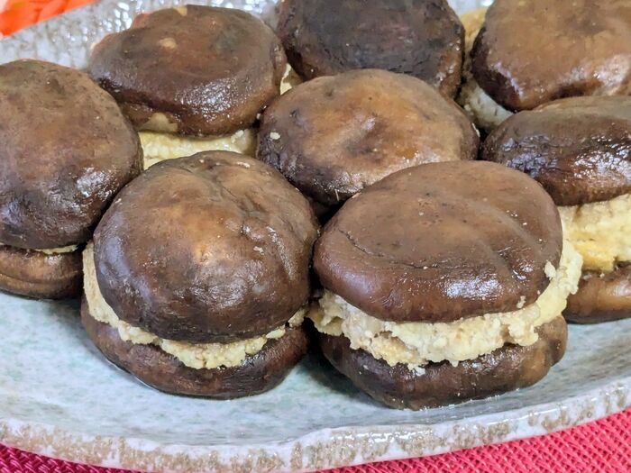 しいたけの軸炒め １月２５日 木 放送 しいたけは、軸の部分にも栄養とうまみがいっぱい！ 軸だけで作る簡単おつまみー・ー・ー・ー・ー・ー・ー・ー・ー・ー・ー・ー・ー・ー・ー・ ☆材料 ２～３人分 ☆ しいたけの軸・８個分 バター・１０ｇ ポン酢