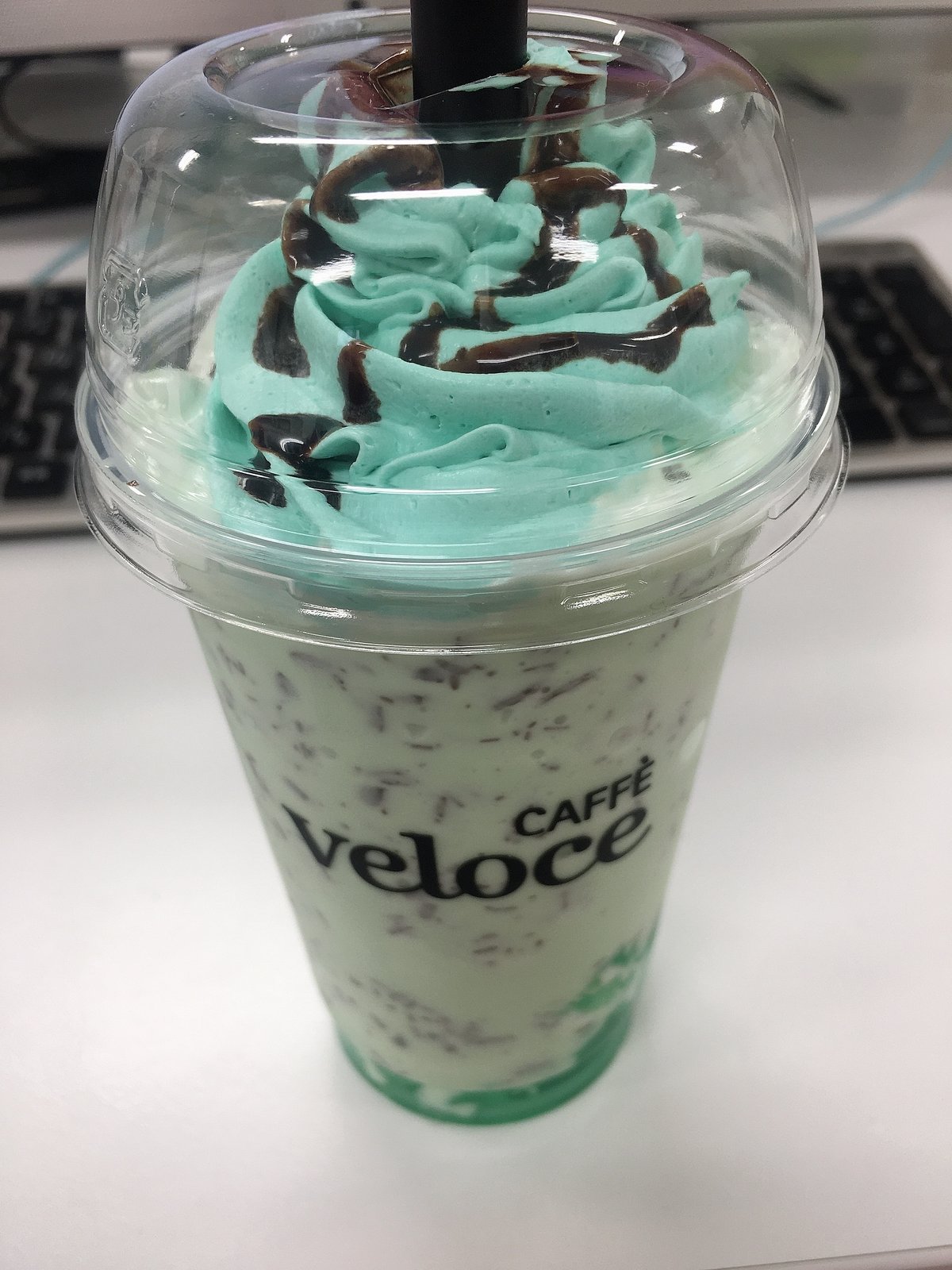 ５周年記念新企画！コラボ商品シリーズ うしくろくん×512cafe&grill 『ダルゴナチョコミントドリンク』512 CAFE