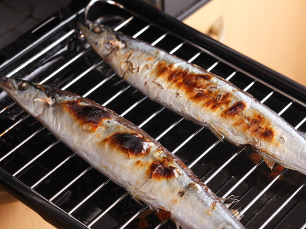 保存版 プロの料理人がフライパンで作る秋刀魚の塩焼き！フライパンで焼けます