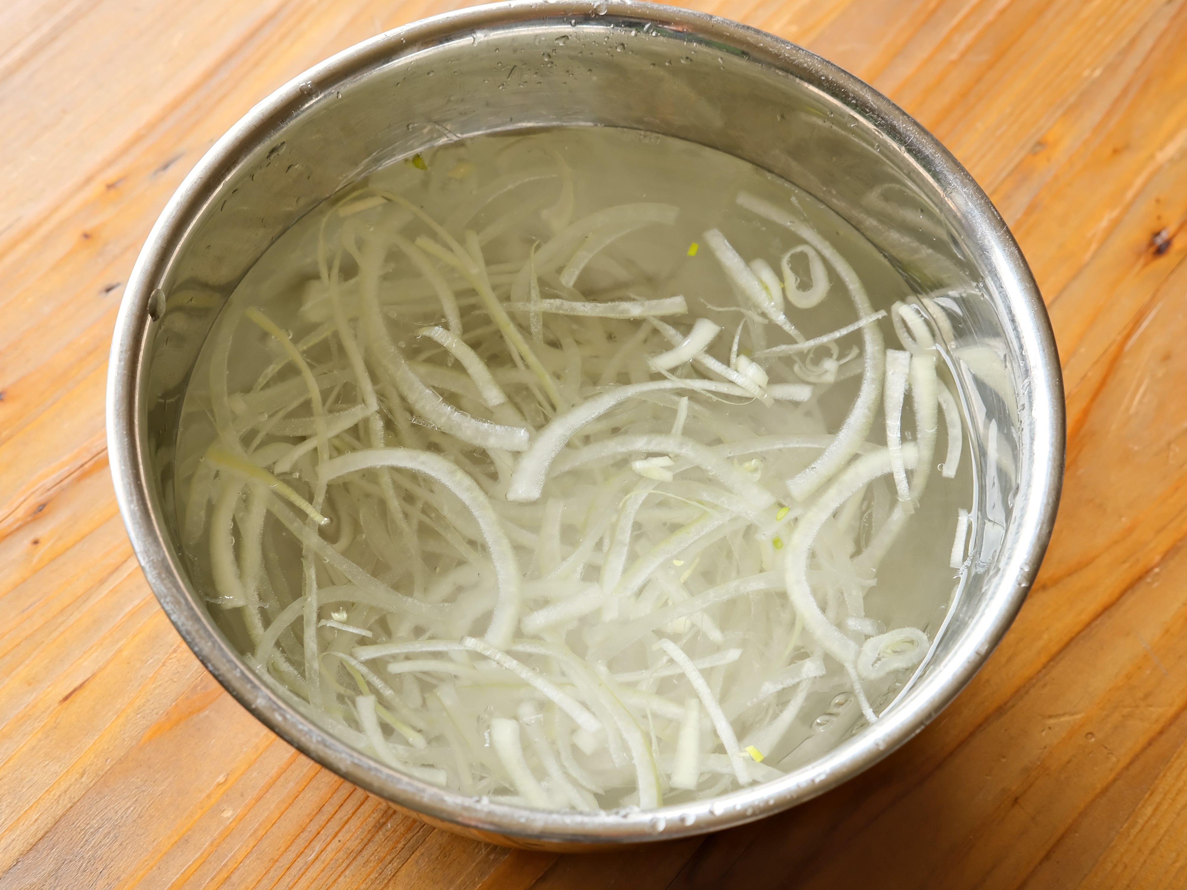 玉ねぎソースの鯛のカルパッチョ