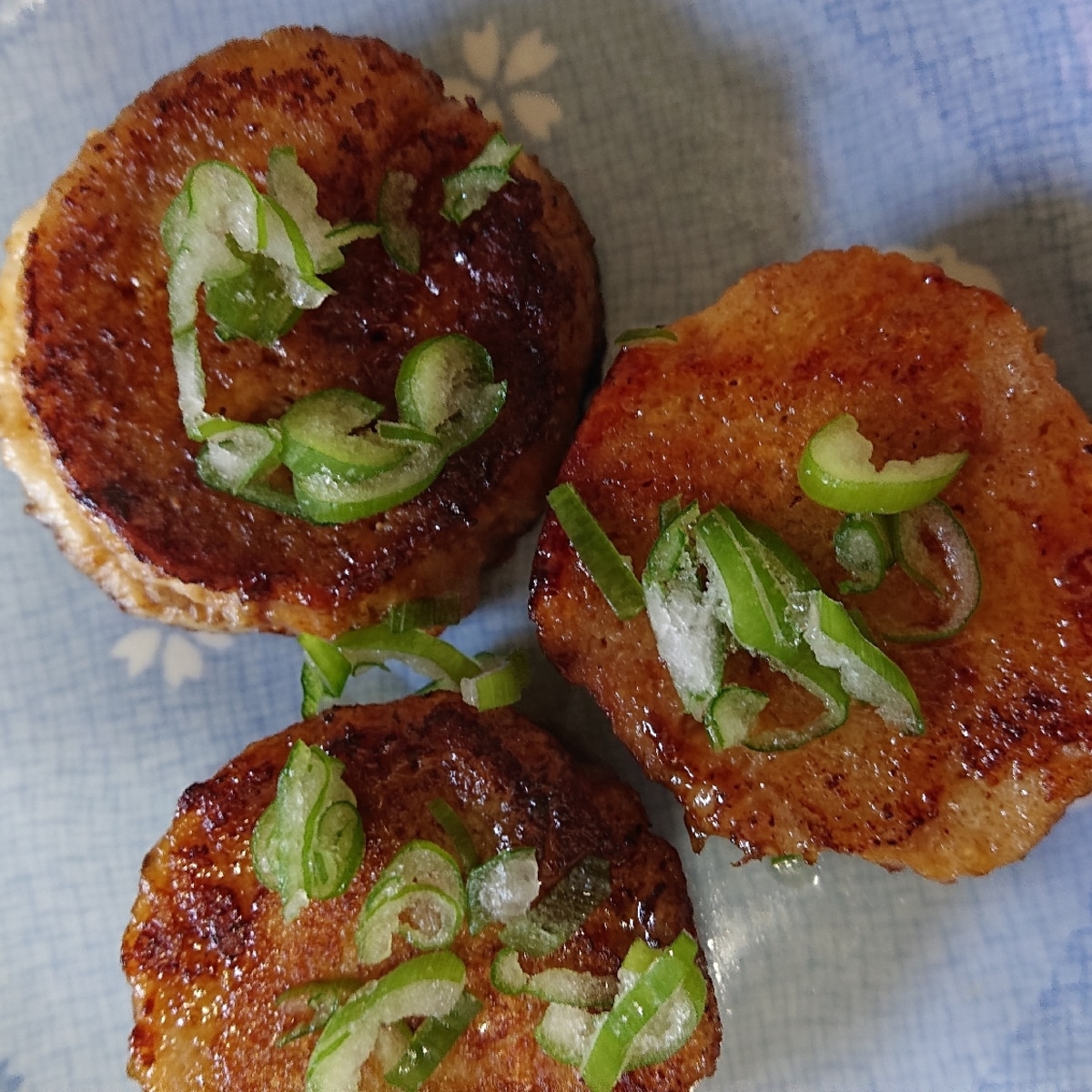 裏ワザ 包丁なしでできるって知ってた？「ぶなしめじ」の石づきを無駄なく取る方法4yuuu