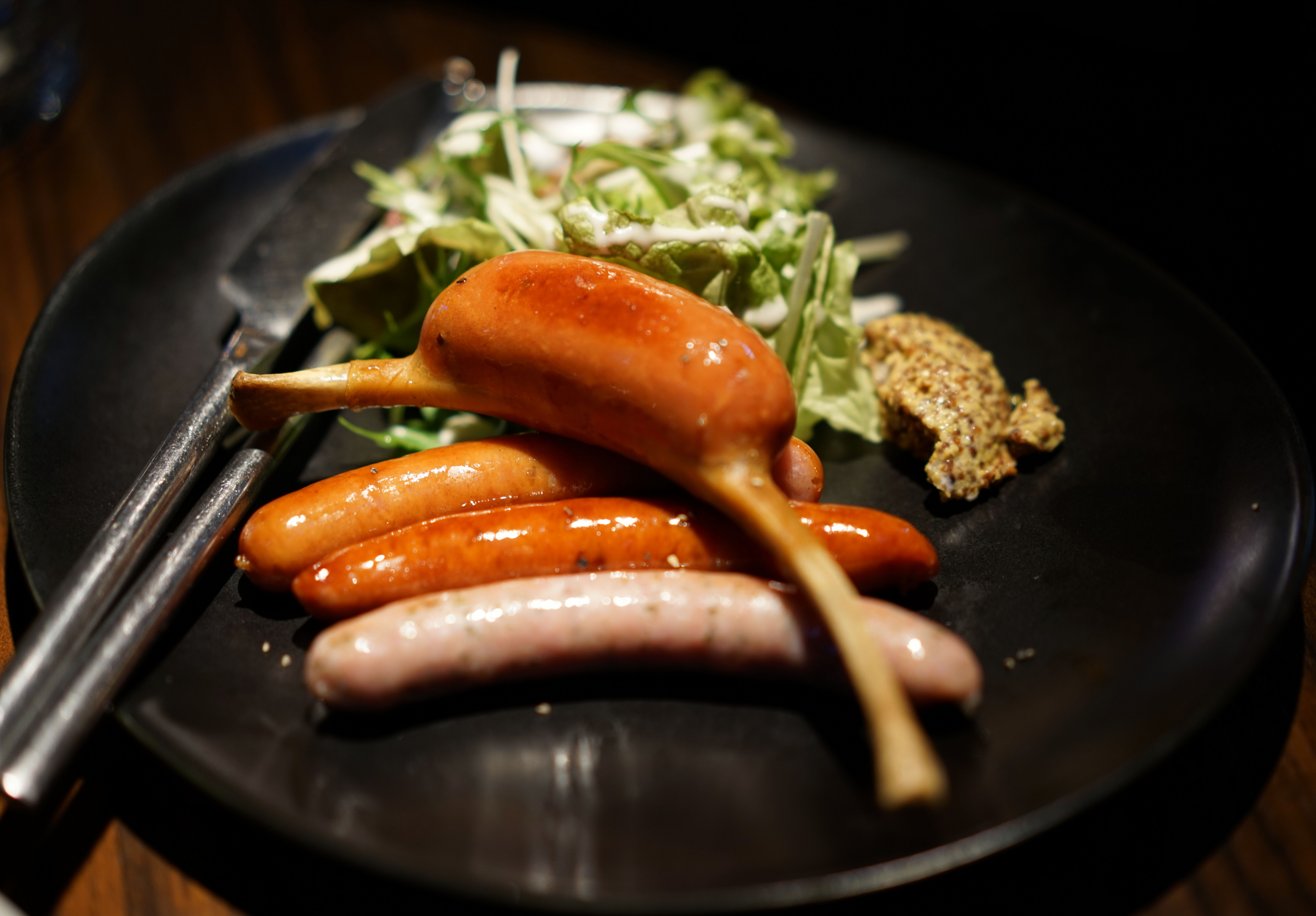 3種のソーセージ盛り合わせ やまゆりポークのチョリソー2本入り」Days 鵠沼DAYS KUGENUMA デイズ