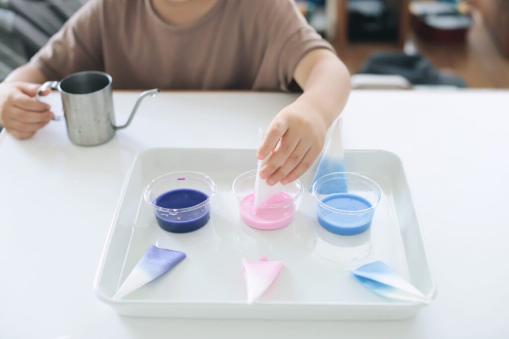 染め紙・朝顔を作ったよ・コーヒーフィルターで簡単に・飾り・夏の製作・壁面・カラフル・どこに飾ろうかな・保育・絵の具・楽しい❤︎DIY morningglory for kids❤︎ 84