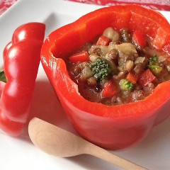 玉ねぎと石灰を入れたメキシコ料理のスープメヌド写真素材1874196088Shutterstock