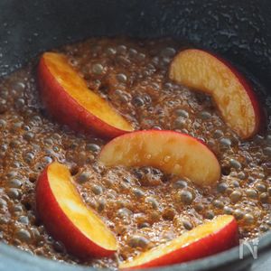 リンゴを焼きました。焼きりんごの簡単フライパンレシピ - 庭園の片隅と子猫