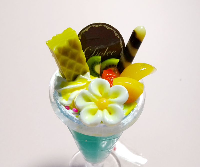 スイーツデコ☆いちごパフェのキーホルダー バッグチャーム このくま 通販 2139399Creema クリーマ