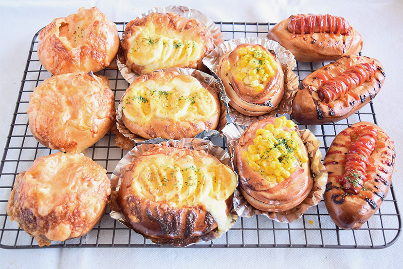 1つの生地から作る、4種の人気惣菜パンのレシピお菓子・パン材料・ラッピングの通販 cotta＊コッタ