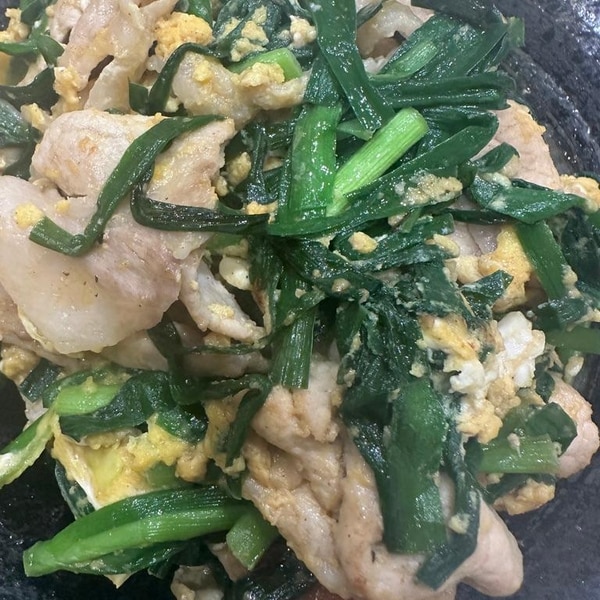 レシピはこちら🍳⇩, @ricaco_recipe, 白米止まらなかった💦, 「豚ニラ玉」,材料2人前 , 豚バラ肉200g, しめじ 1袋, ニラ1 2袋, 卵2個, ☆しょうゆ大さじ1.5, ☆砂糖大さじ1, ☆酢大さじ1,☆ごま油大さじ1, ☆ごま大さじ1, ☆生姜チューブ2cm,作り方 ,