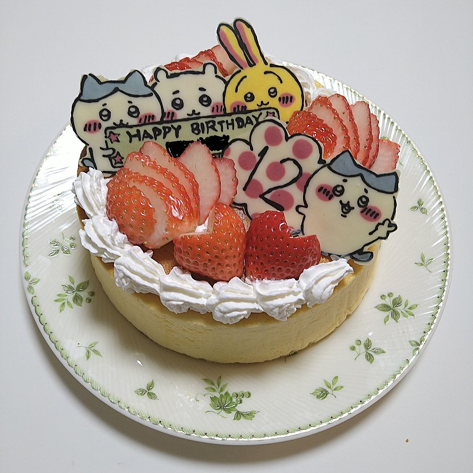 ちいかわｹｰｷの超簡単手作りﾚｼﾋﾟ・ﾊﾁﾜﾚやうさぎの立体ﾌﾟﾘﾝ乗せ誕生日ｹｰｷ - 100均✖Sweetsレシピ‼