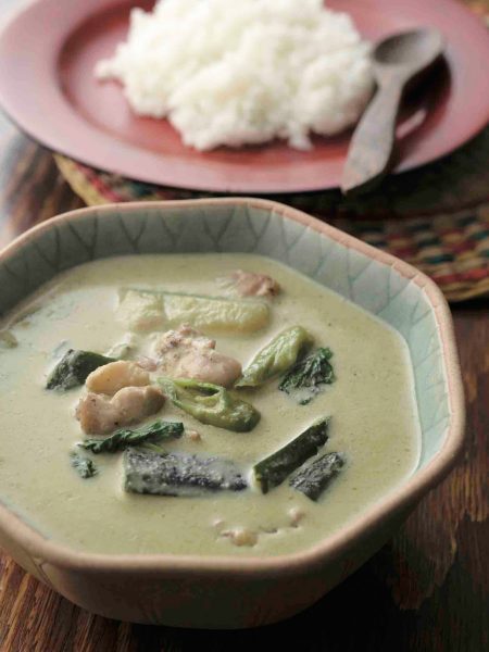 ペーストで簡単本格！鶏肉のタイ風グリーンカレ