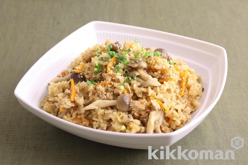 人参ツナの炊き込みご飯やっぱりおにぎりにしちゃう🍙🥕 ツナ缶の油はしっかり切ってエサンテオイルを足します♡ツナパワーで人参苦手でも食べれるよっ🥕 recipe 米 2合 人参 1本 FPメタルでみじん切りツナ缶 1缶 油を切る枝豆 適量 Aつゆの素 大さじ3 白だし