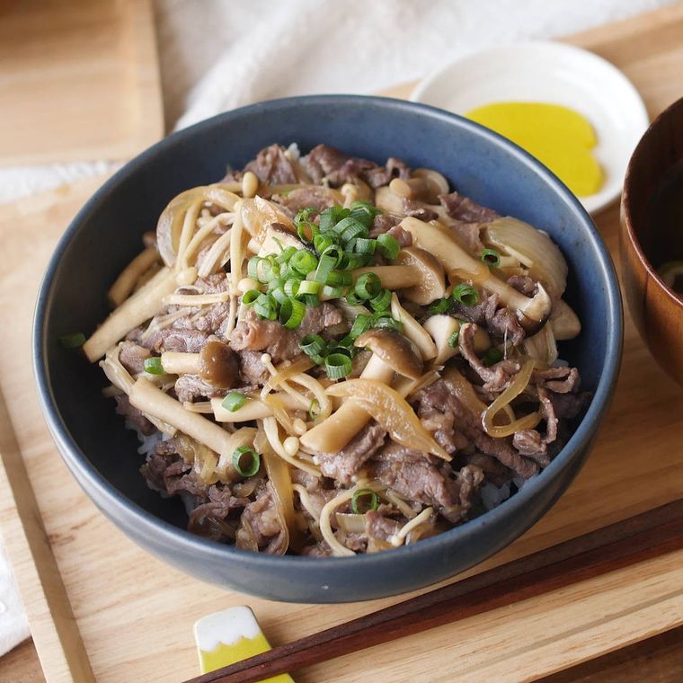 まるでうなぎ丼！その正体は、まさかのちくわ!? さゆりさんの節約アイデア料理 - レタスクラブ
