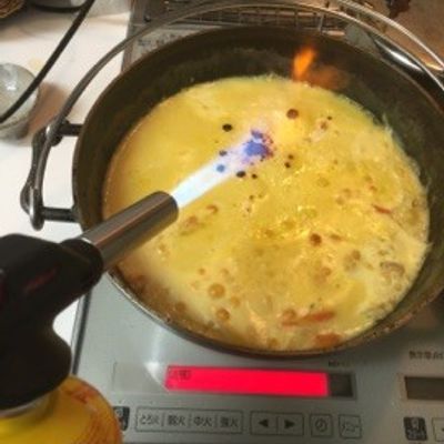 ダッチオーブンで作るマカロニグラタン