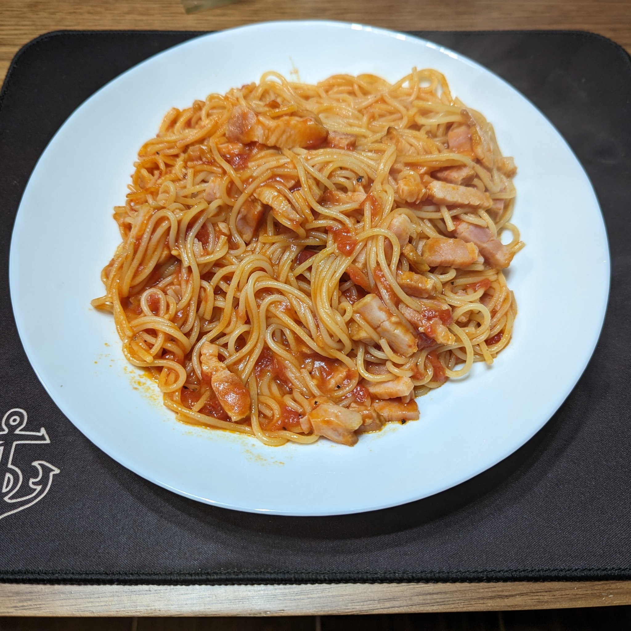 簡単ワンパンで作るトマトチーズパスタ