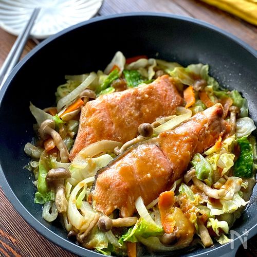 魚焼きグリルがなくても！ フライパンで鮭の塩焼き