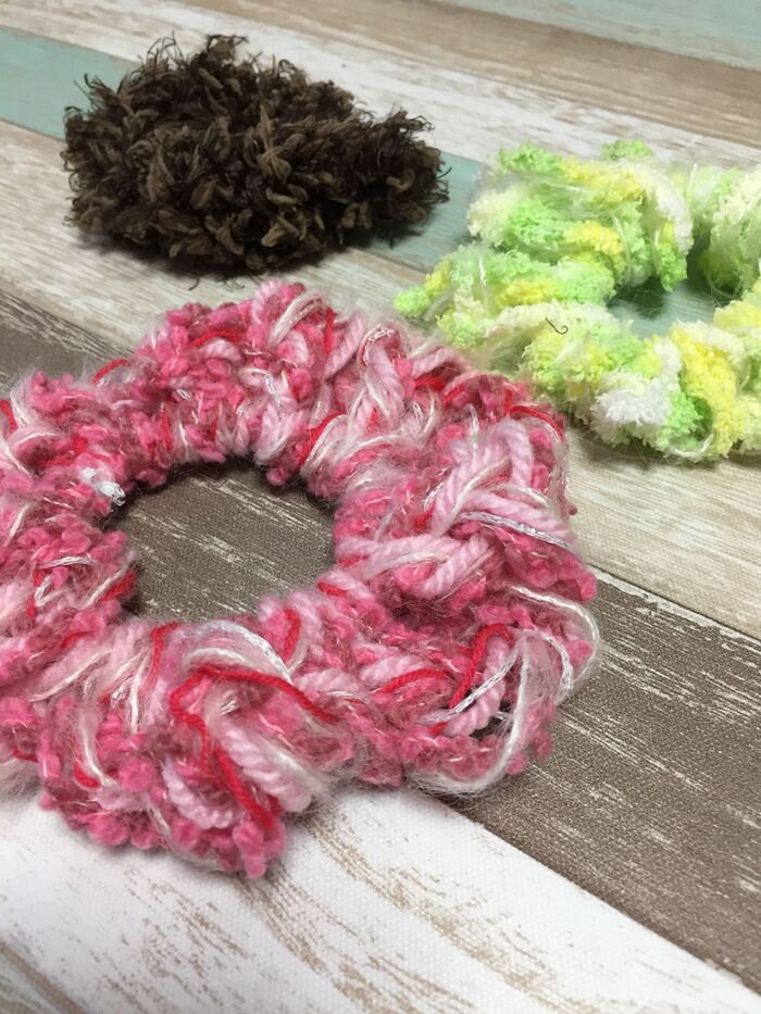 鎖編みだけ！簡単指編みシュシュハンドメイドの作り方・アイデア暮らしニスタ