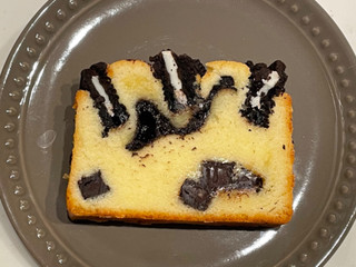 スタバでディーンアンドデルーカのアレみたいなスイーツ発見！クッキーとチョコレートのパウンドケーキ - 旅するエスプレッソ