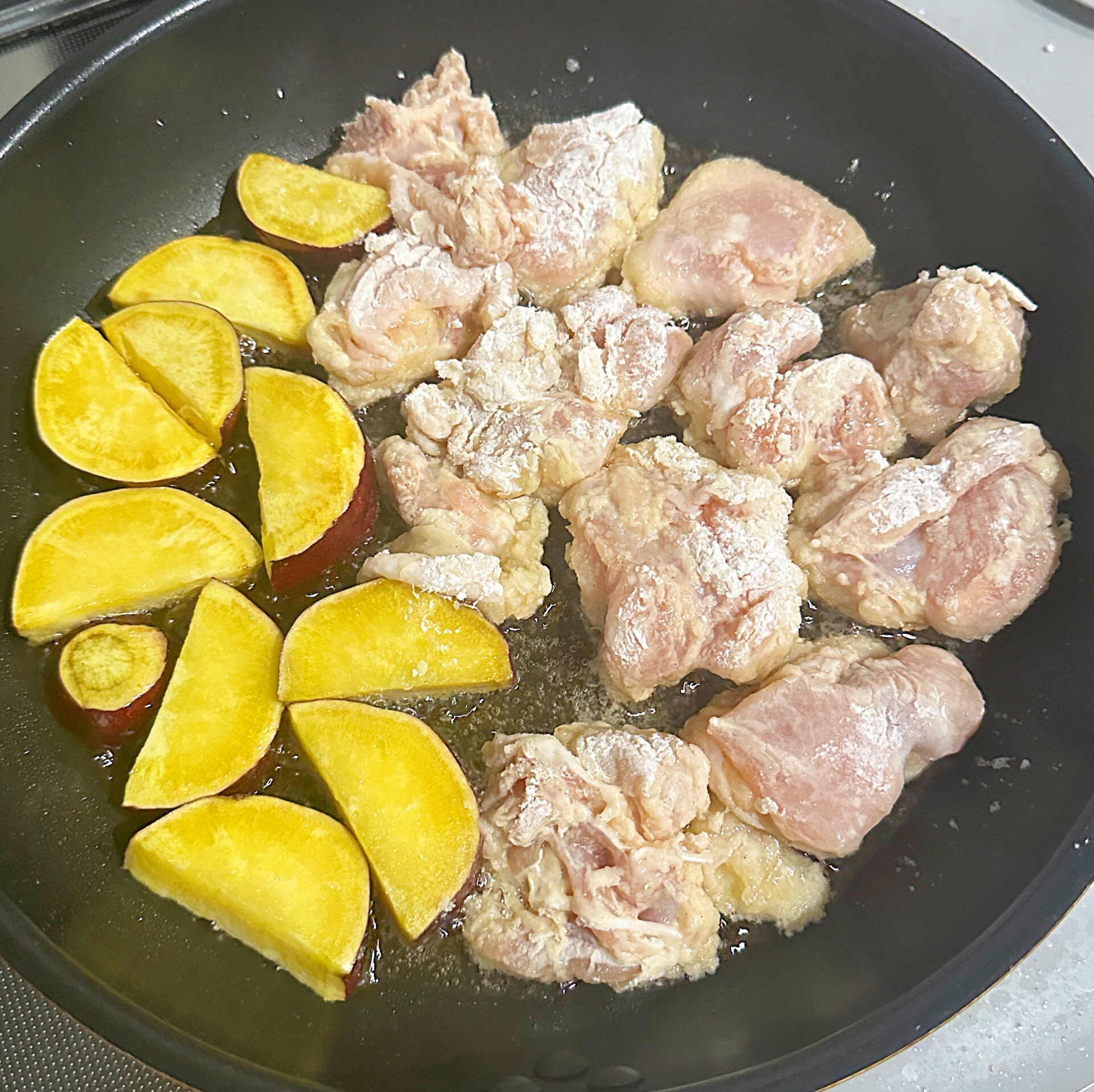 鶏むね肉1㎏を大量調理！油が汚れにくい「そびえ立つから揚げ」レシピ