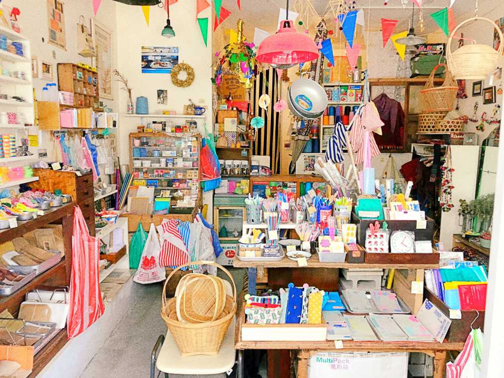 カラフルで個性的な文房具を探しに、名古屋「いろは雑貨店」へことりっぷ