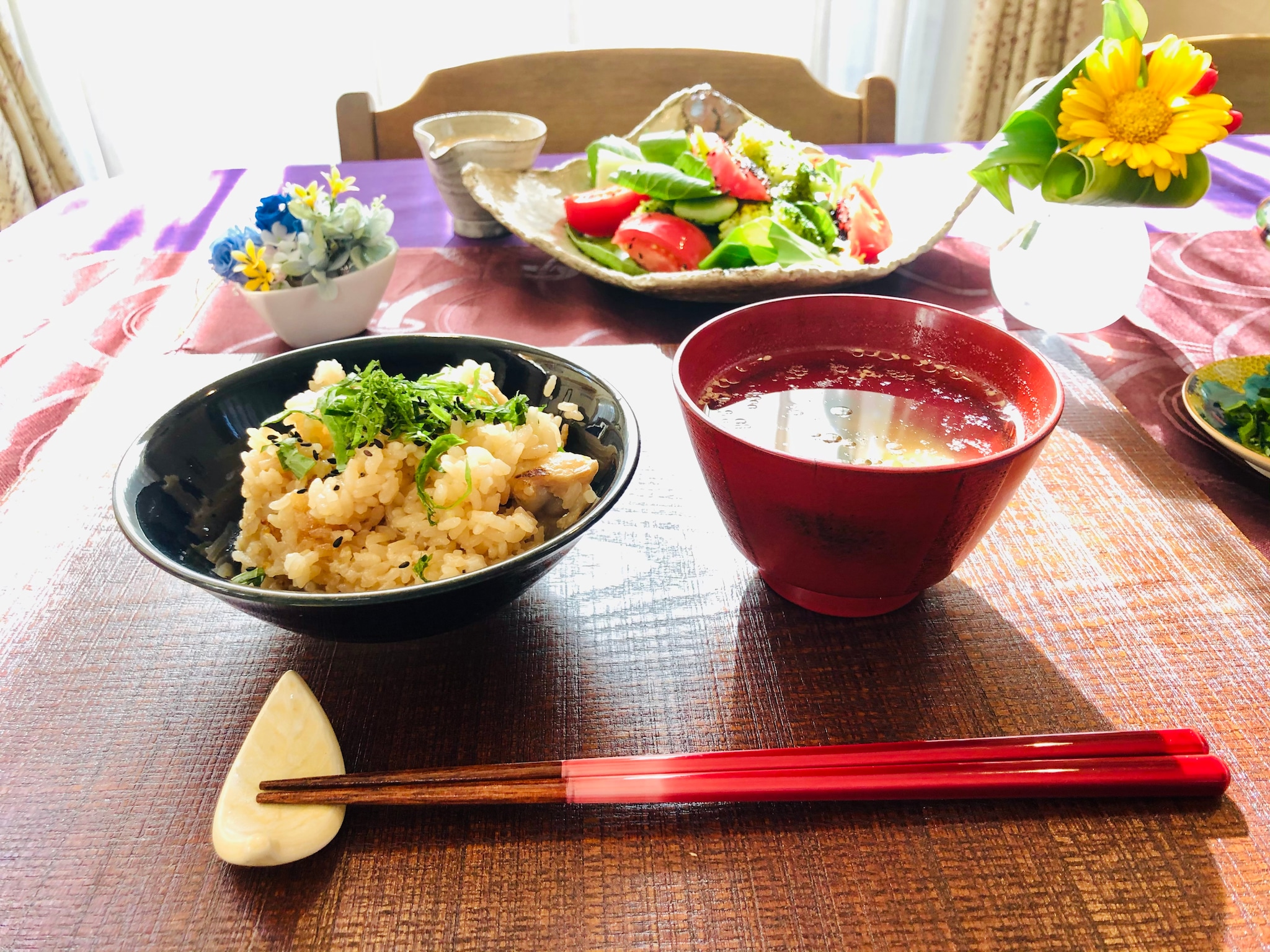 ごはんは左、みそ汁は右は本当?和食マナー現代の配膳事情を解説