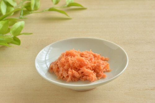 ❁鮭と厚揚げの照り焼き 3歳長男と1歳次男が喜んで食べる お魚レシピです⸝⋆ 鮭と厚揚げを焼いた後に調味料を絡めるので、調味料を投入する前に取り分ければ 離乳食後期〜離乳食完了期のお子さんでも◎離乳食後期のお子さんに与える場合は 厚揚げは離乳食本やサイト