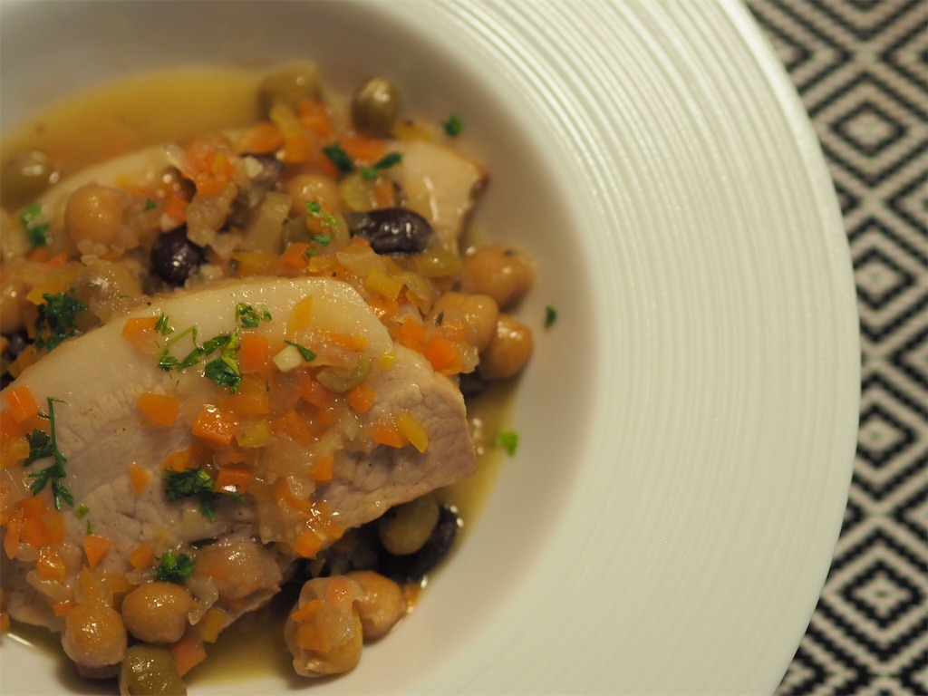 豚バラ肉の赤ワイン煮込みとジャガイモのエクラゼ