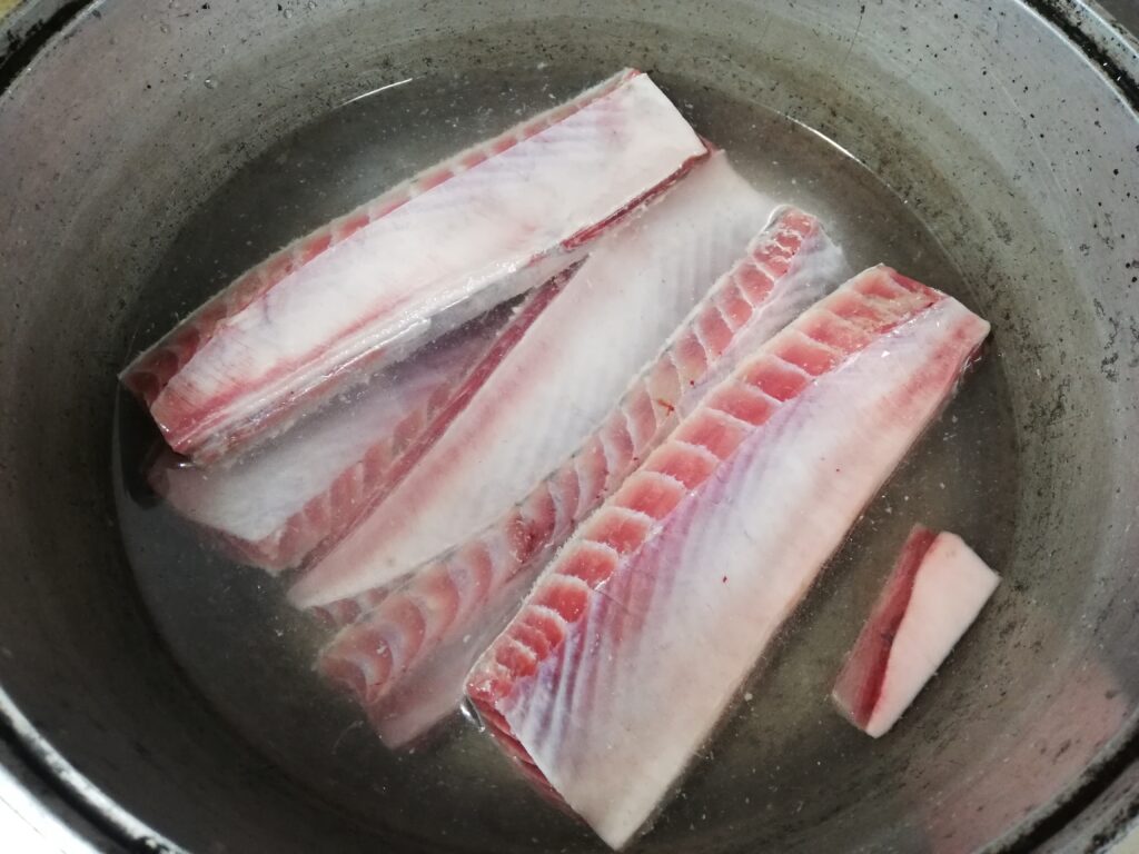 カツオのたたきの作り方 皮をパリッと焼くプロの技カセットコンロで簡単にできるレシピ