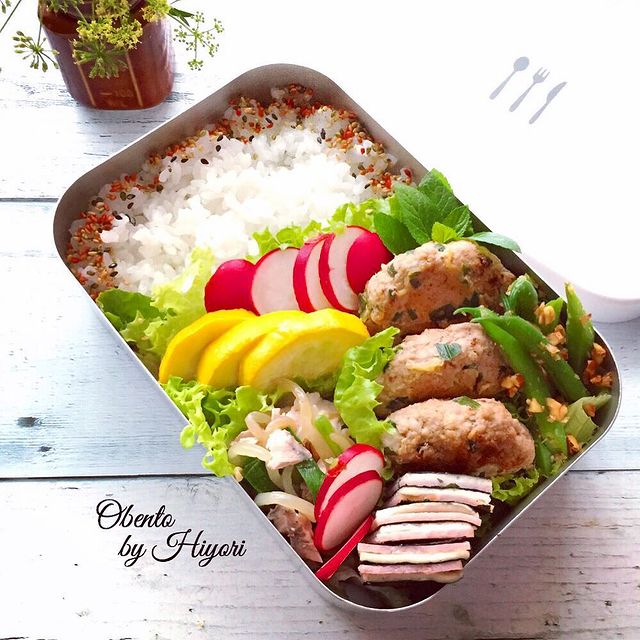 お弁当作りがもっと楽しくなる！おいしく見せる詰め方の基本とコツキナリノ