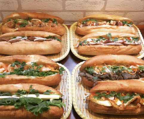 楽天市場 のぼり 旗 バインミー バンミー ベトナムサンドイッチ 屋台 ファストフード パン 料理 流行 イラスト 目立つ 日本上陸 600*1800: なないろ工房