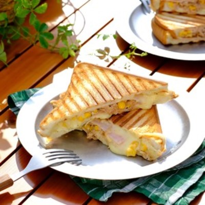 とろ〜りチーズツナコーンホットサンド