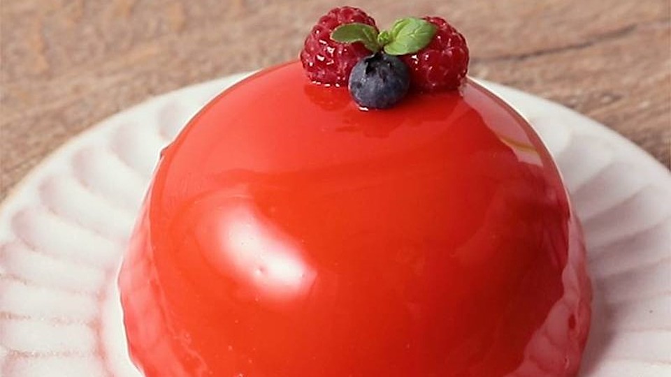 ミラーケーキの作り方。 つやつやな赤グラサージュが美しい