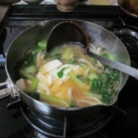 しめじと小松菜のみそ汁