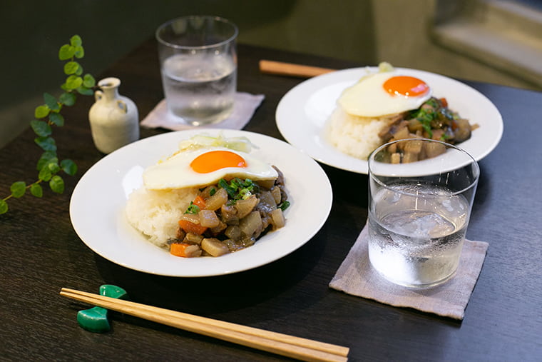 フライパンでバリバリに焼いた鶏肉と水溶き柚子こしょうソースのまかない丼レシピ ヤスナリオ- メシ通ホットペッパーグルメ