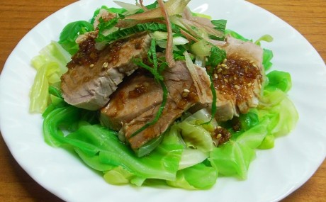 ゆで豚」。ポイントはゆで汁に漬けたまま冷まし、スープやたれにも活用を！リビング広島Web