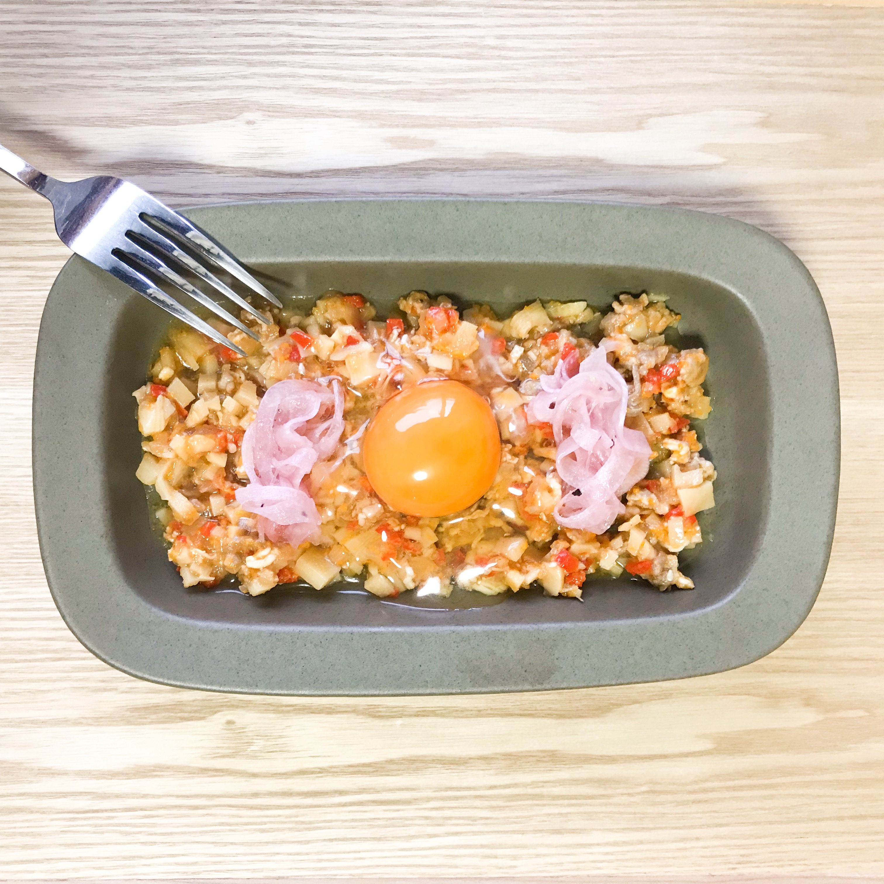 ITパークでフィリピン伝統料理Sisig シシグ を食べるならフィリピン留学・セブ島留学ならQQEnglish 公式