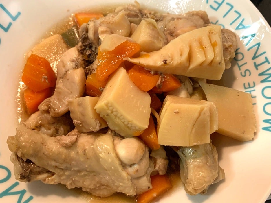 タケノコと鶏手羽元の煮物を愛してる材料・茹でタケノコ ・鶏手羽元 ・鶏むね肉 ・日本酒 ・みりん ・醤油 ・顆粒だし 今年もタケノコの季節がやってきた!今年は茹でタケノコを大量にもらいました✨るこぽ 動くLINEスタンプ＆絵文字と漫画とみんなのフォト