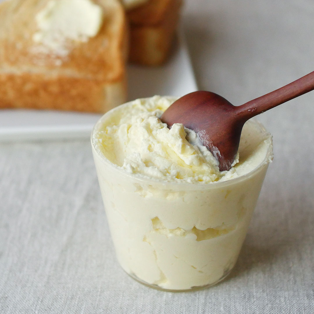 薄力粉もベーキングパウダーも使わない。元パティシエが教える、ふわふわ米粉パンケーキROOMIE ルーミー